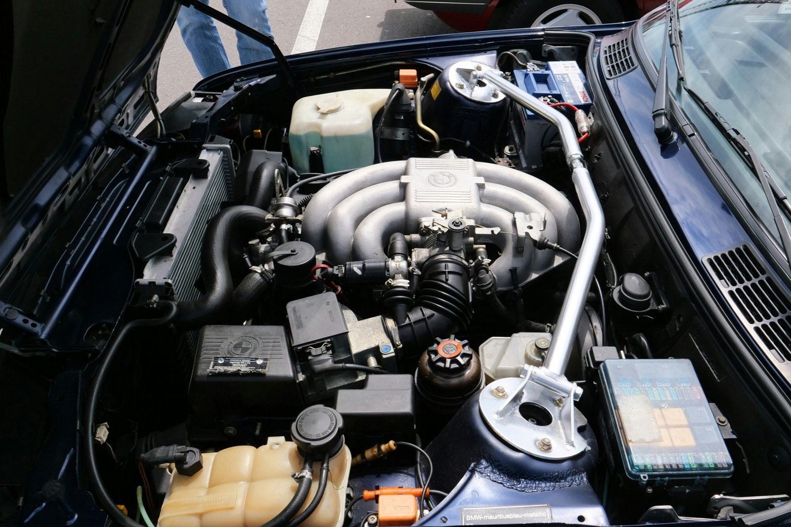Motor mit Schaden im Auto