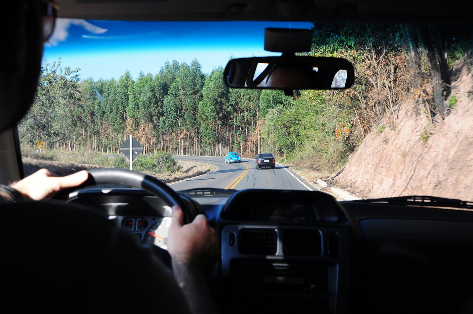 Auto unterwegs auf der Straße