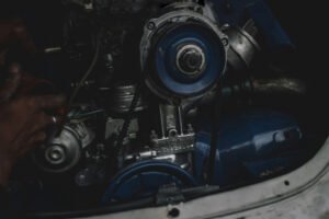 Riemen im Motor bei einer Kontrolle
